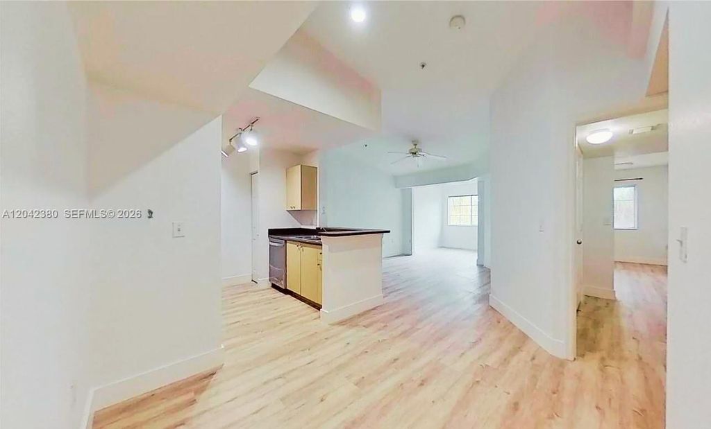 2544 Centergate Dr 303, Miramar, FL 33025
