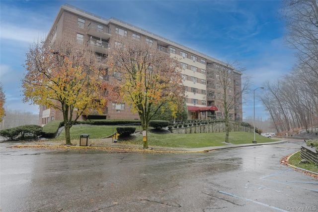 100 Diplomat Drive 8M, Mount Kisco, NY 10549