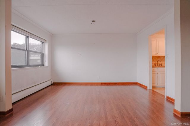 100 Diplomat Drive 8M, Mount Kisco, NY 10549