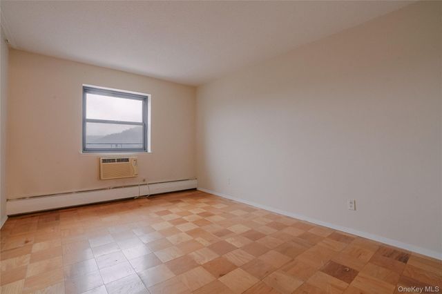 100 Diplomat Drive 8M, Mount Kisco, NY 10549