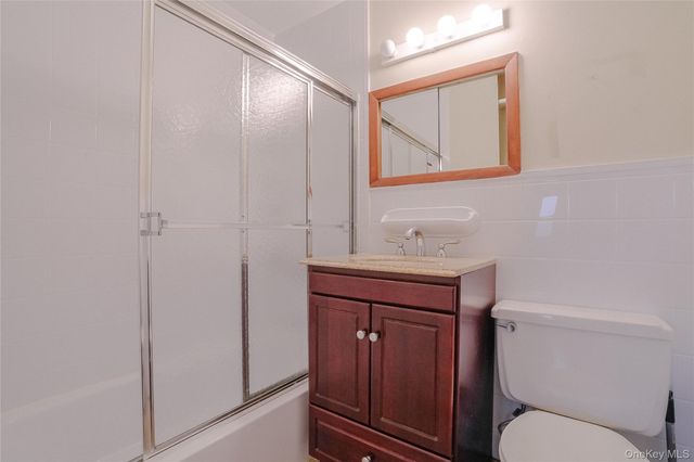 100 Diplomat Drive 8M, Mount Kisco, NY 10549