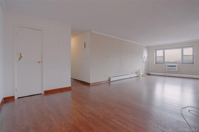 100 Diplomat Drive 8M, Mount Kisco, NY 10549