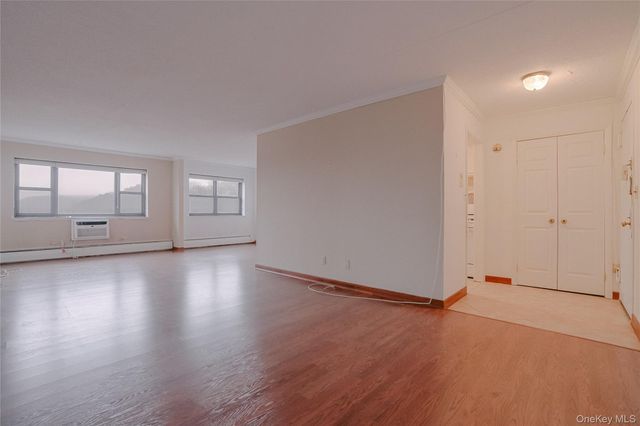 100 Diplomat Drive 8M, Mount Kisco, NY 10549