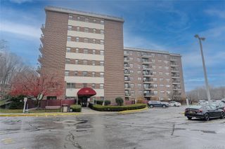 100 Diplomat Drive 8M, Mount Kisco, NY 10549