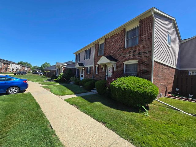 20148 S Great Oaks Circle, Clinton Township, MI 48036