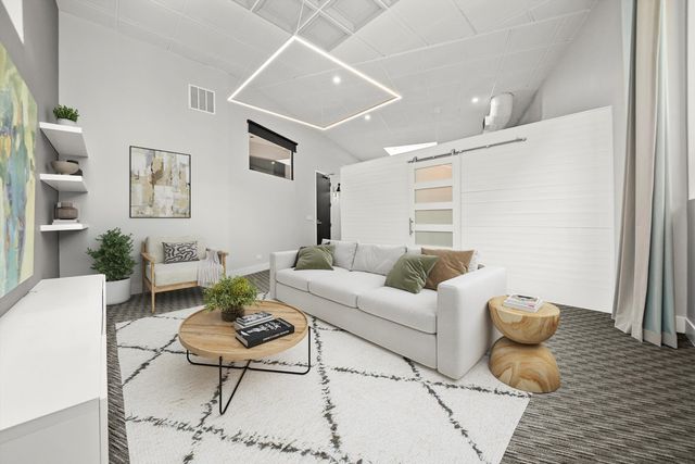 300 N OGDEN Avenue 202, Chicago, IL 60607