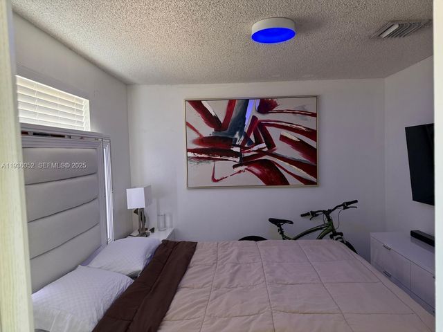 8084 NW 10th St 4, Miami, FL 33126