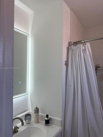 8084 NW 10th St 4, Miami, FL 33126