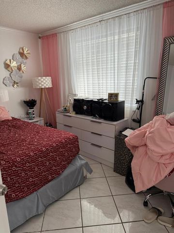 8084 NW 10th St 4, Miami, FL 33126