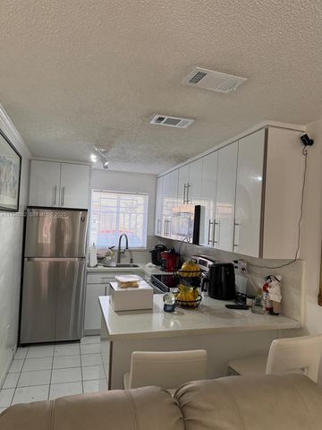 8084 NW 10th St 4, Miami, FL 33126