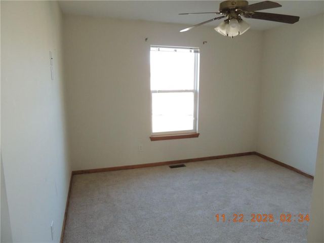 18901 E Lynchburg N Place, Independence, MO 64058