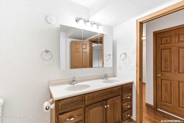 3710 N Meadow Lakes Drive, Wasilla, AK 99623