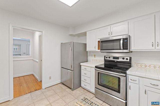 2752 HYDRAULIC RD, Charlottesville, VA 22901