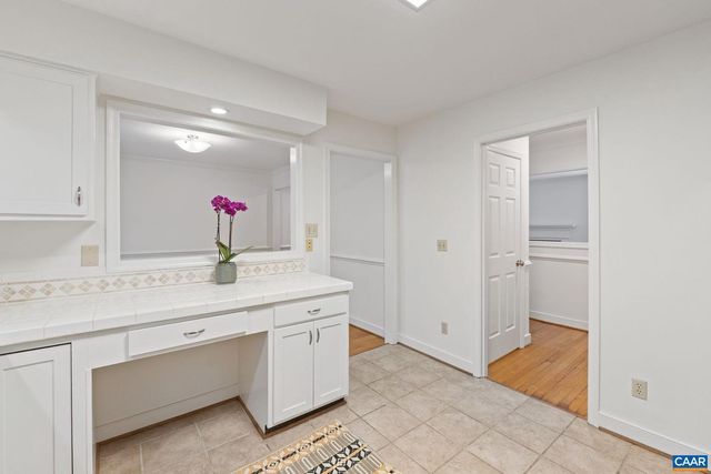 2752 HYDRAULIC RD, Charlottesville, VA 22901