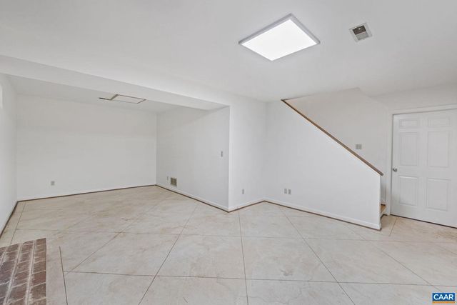 2752 HYDRAULIC RD, Charlottesville, VA 22901