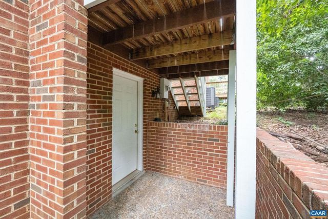 2752 HYDRAULIC RD, Charlottesville, VA 22901