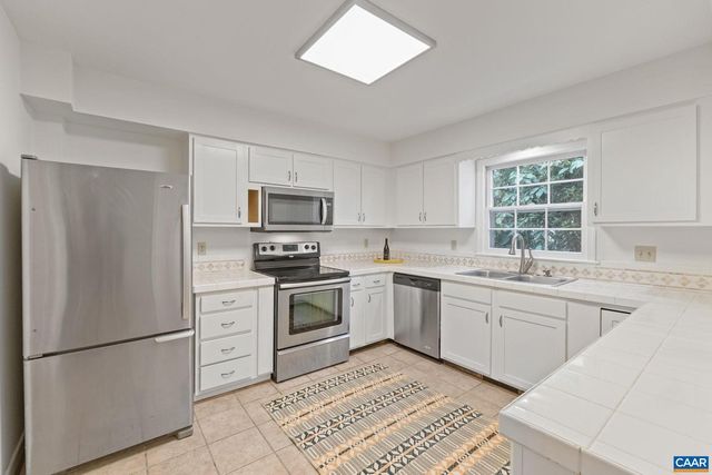 2752 HYDRAULIC RD, Charlottesville, VA 22901