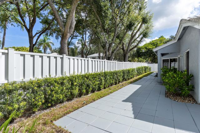 9822 NW 2nd Court, Plantation, FL 33324