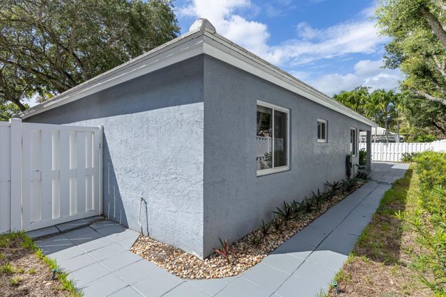 9822 NW 2nd Court, Plantation, FL 33324