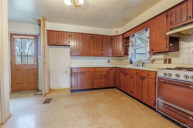 810 Amherst Drive, Rome, NY 13440