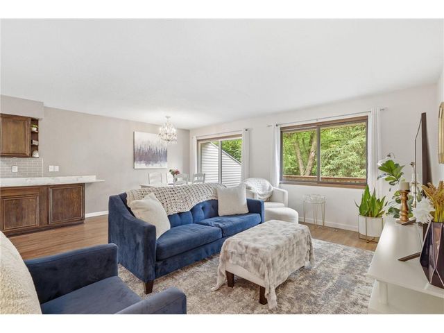 1411 Oak Leaf Lane, Burnsville, MN 55337