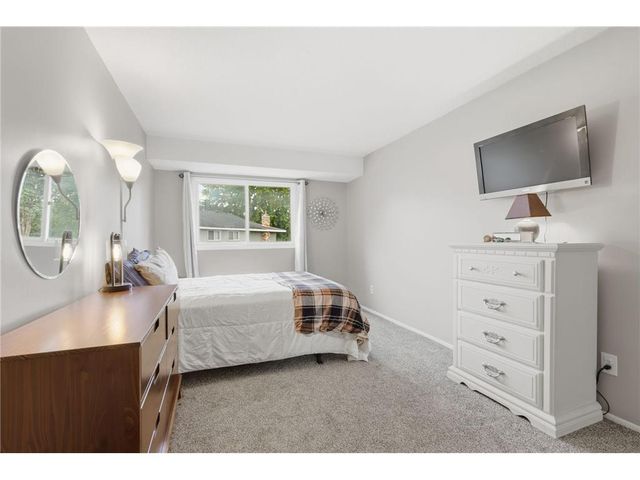 1411 Oak Leaf Lane, Burnsville, MN 55337