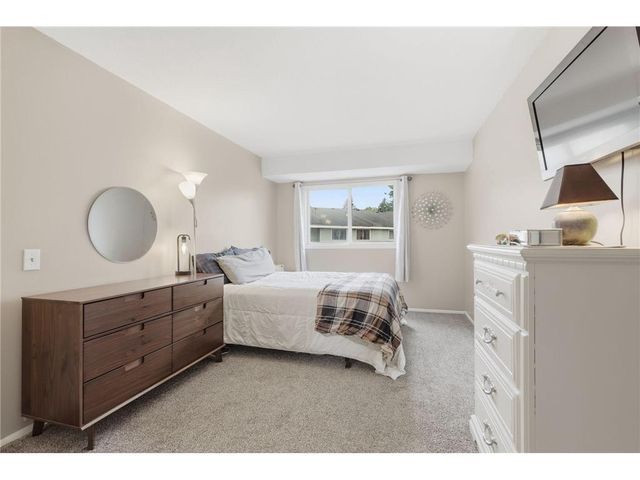 1411 Oak Leaf Lane, Burnsville, MN 55337