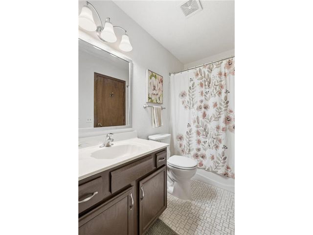 1411 Oak Leaf Lane, Burnsville, MN 55337