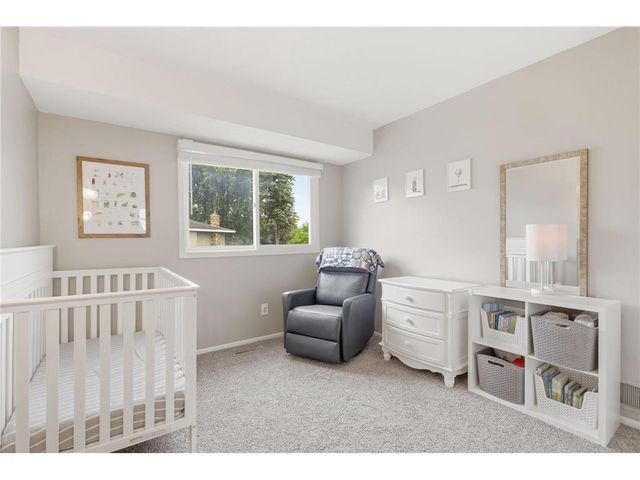 1411 Oak Leaf Lane, Burnsville, MN 55337