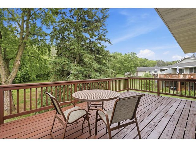 1411 Oak Leaf Lane, Burnsville, MN 55337