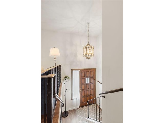 1411 Oak Leaf Lane, Burnsville, MN 55337