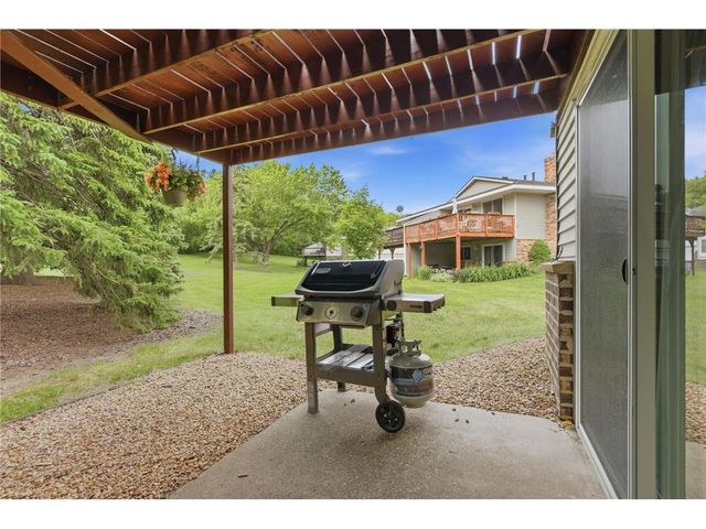 1411 Oak Leaf Lane, Burnsville, MN 55337