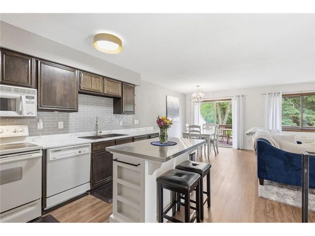 1411 Oak Leaf Lane, Burnsville, MN 55337