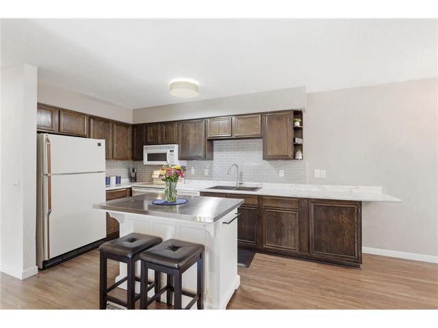 1411 Oak Leaf Lane, Burnsville, MN 55337