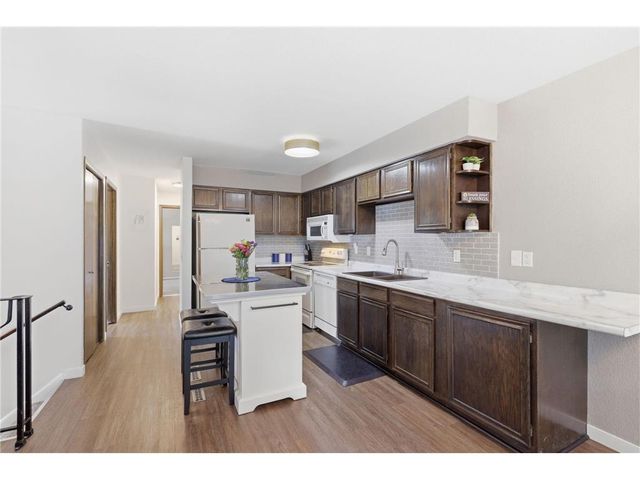 1411 Oak Leaf Lane, Burnsville, MN 55337