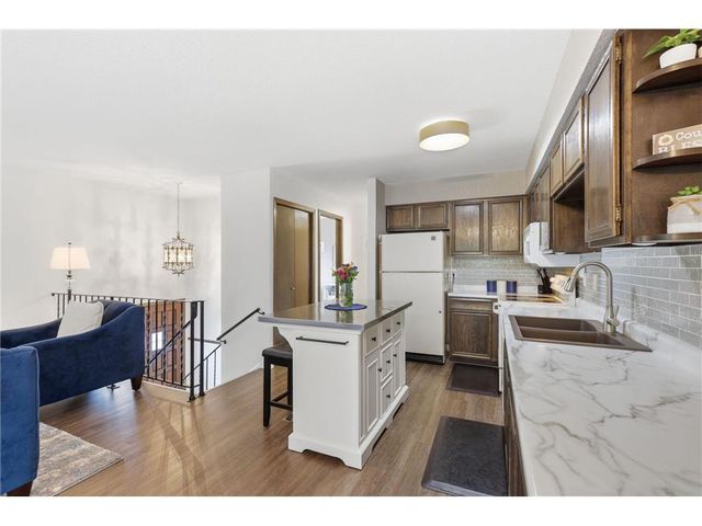 1411 Oak Leaf Lane, Burnsville, MN 55337