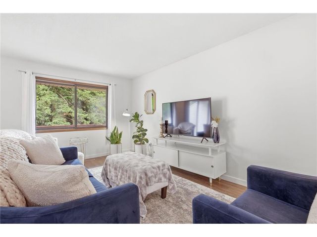1411 Oak Leaf Lane, Burnsville, MN 55337