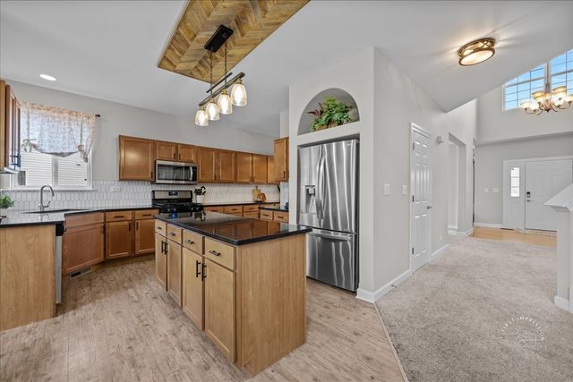 2924 BAUER Road, North Aurora, IL 60542