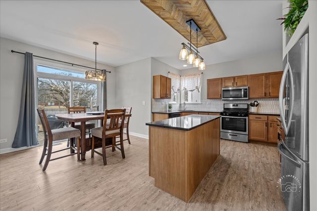 2924 BAUER Road, North Aurora, IL 60542