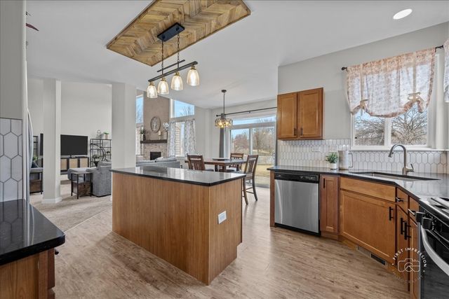 2924 BAUER Road, North Aurora, IL 60542