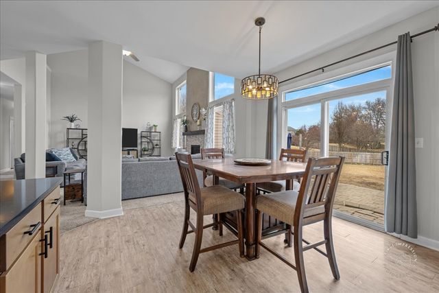 2924 BAUER Road, North Aurora, IL 60542