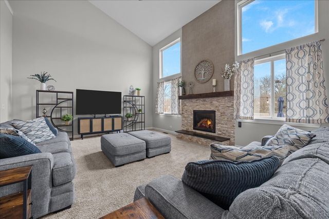 2924 BAUER Road, North Aurora, IL 60542