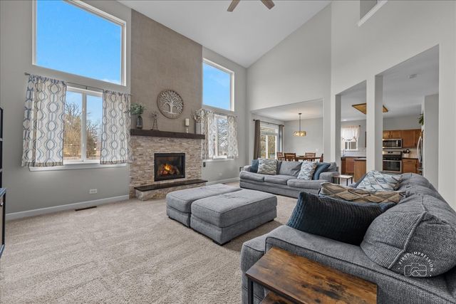 2924 BAUER Road, North Aurora, IL 60542