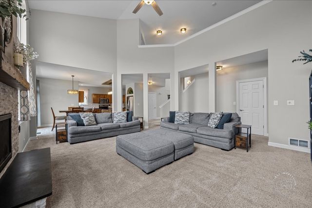 2924 BAUER Road, North Aurora, IL 60542