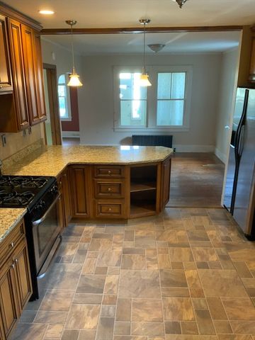 82 Francis St, Fairhaven, MA 02719