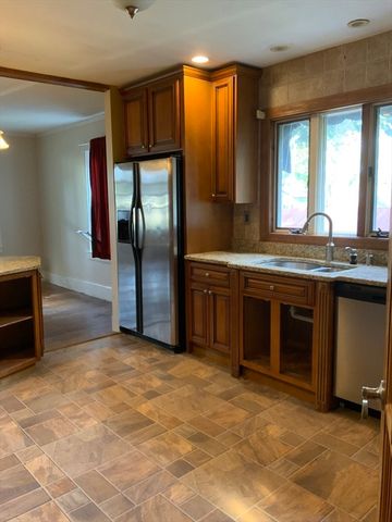 82 Francis St, Fairhaven, MA 02719
