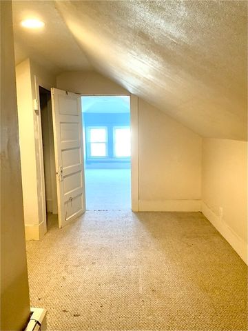 82 Francis St, Fairhaven, MA 02719
