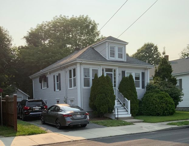 82 Francis St, Fairhaven, MA 02719