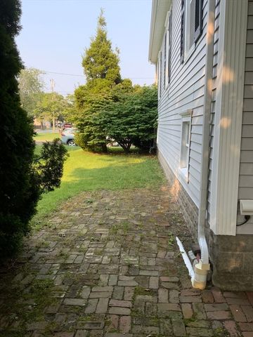82 Francis St, Fairhaven, MA 02719