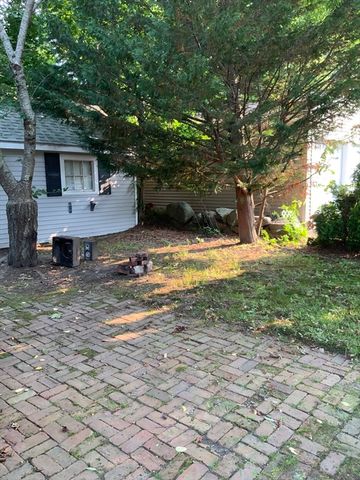 82 Francis St, Fairhaven, MA 02719